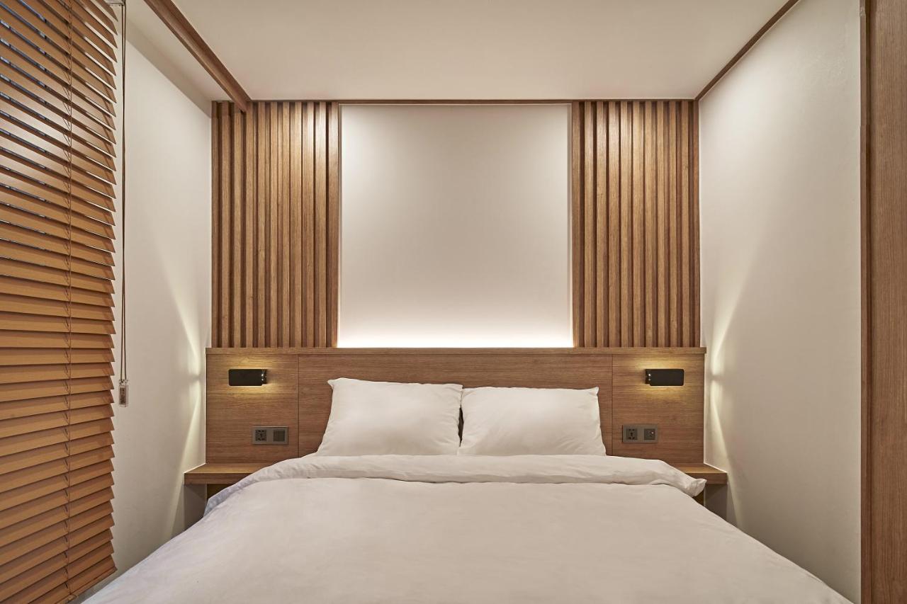 Monday Cracker Hongdae Hotel โซล ภายนอก รูปภาพ
