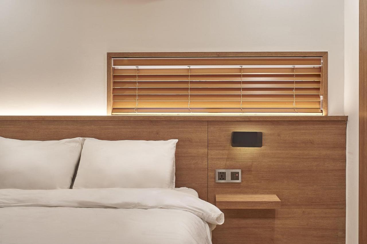 Monday Cracker Hongdae Hotel โซล ภายนอก รูปภาพ