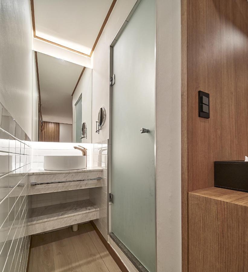 Monday Cracker Hongdae Hotel โซล ภายนอก รูปภาพ
